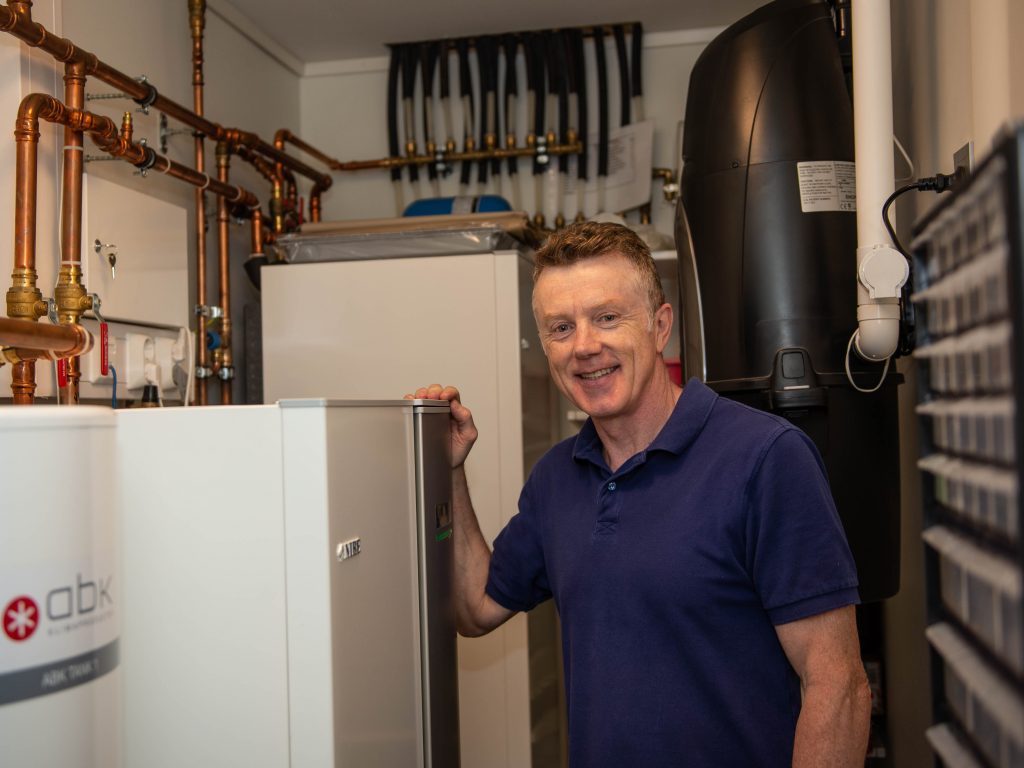 Magne Holten i teknisk rom